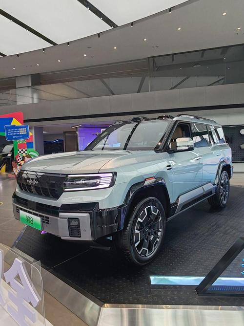 重庆235比亚迪方程豹硬派越野的爆款，英菲尼迪35周年与你共成长